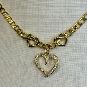 Choker grumet com coração cravejado